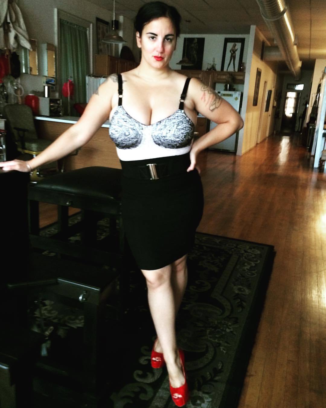mistressxena:  This afternoon @ the studio.