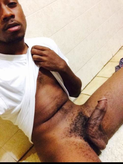 Sex myxxxohxxxmyxxx:  Oh my  Please follow! http://nudeselfshots-blackmen.tumblr.com/ pictures