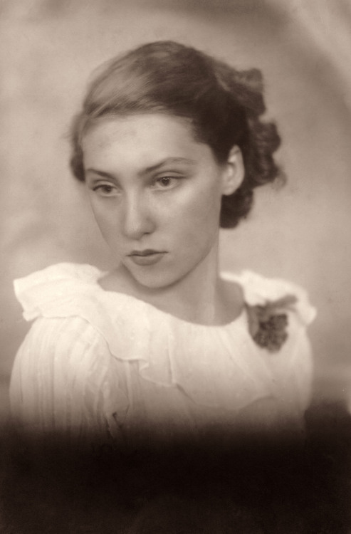 olivethomas:The world’s continual breathing is what we hear and call silence - Clarice Lispector