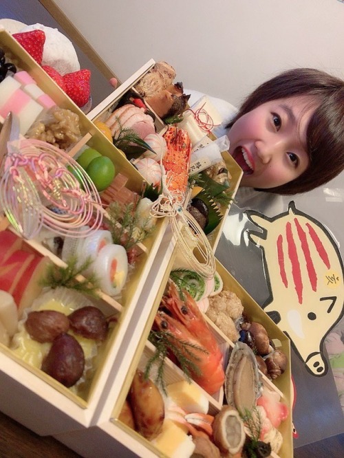山田野絵(yamada noe)さんのツイート: みなさん！おせち食べましたか？ 野絵はしっかりずっしり食べました！！！ 改めてあけましておめでとう t.co/cVuNOs5yIr