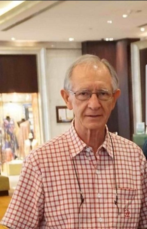 jay5880:How sexy and beautiful this cute daddy is… he living in Bangkok..