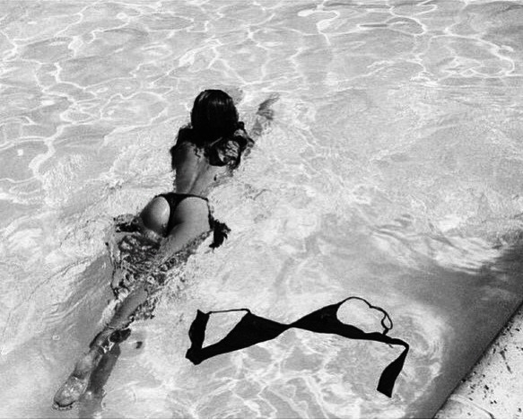 skimpymoms:  onehornywoman:  Taking a morning swim before heading to the office.