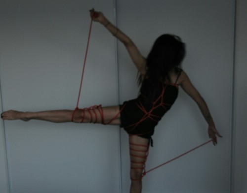 Porn broken–string:  Fun poses with rope (: photos