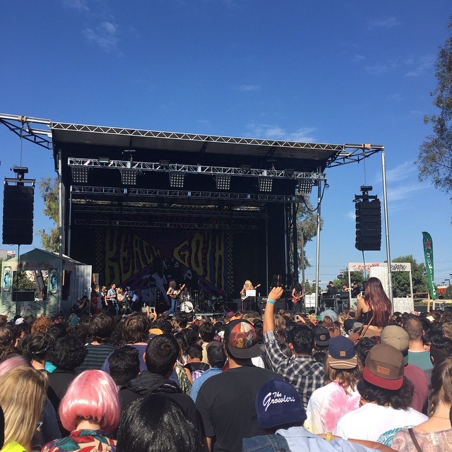 burgerrecords:  SHANNON AND THE CLAMS RIDING THE LIGHTNING AS METALLICA AT BEACH