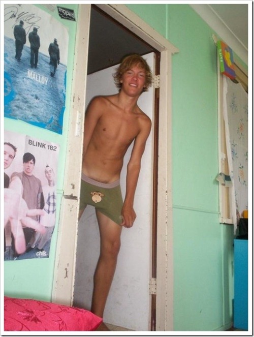 https://sexyboysbeingsexy.tumblr.com/post/123302063954