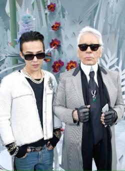 fckyeahgdragon:  150127 G-Dragon with Karl Lagerfeld at Chanel Haute Couture Show in Paris 