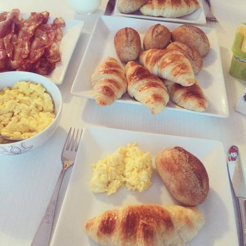 Etter trening e det godt med en sjikkelig frokost! Beste frokosten æ får e den æ spis lamme Rikke! #