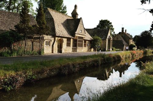 amare-ancora:lambkin60 Memories throwback of the Cotswolds,showing the village of Lower Slaughter on