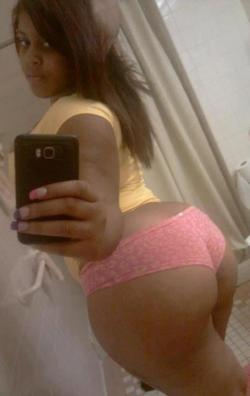 Bubblebutts69:  Juicycurvyculonas:  Chollybasoline:  Nice Panties…  Phat Juicy