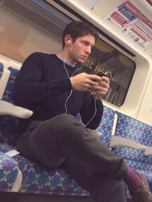 rawandripe:  peach-city-dude:  (via TubeCrush.net)  rawandripe (via peach-city-dude) click here and press space bar for more rawandripe 
