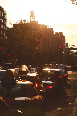 now-youre-cool:  Sunset on the New York Streetsclick