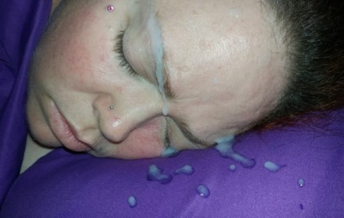 cutefeetlover73: itsinmyhair: Wakey wakey my li'l frosted cakey! 