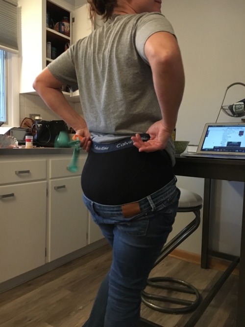 cookiewasdeleted: Diapered booty making dinner. To add to the list of kinks, it seems the wife also 
