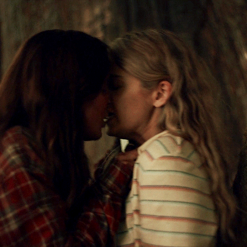 YELLOWJACKETS 2.02 | 3.02