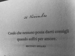 silentearsinhereyes:  “Credo che nessuno possa darti consigli quando soffri per amore.”   Sopratutto se non è ricambiato.   - foto mia