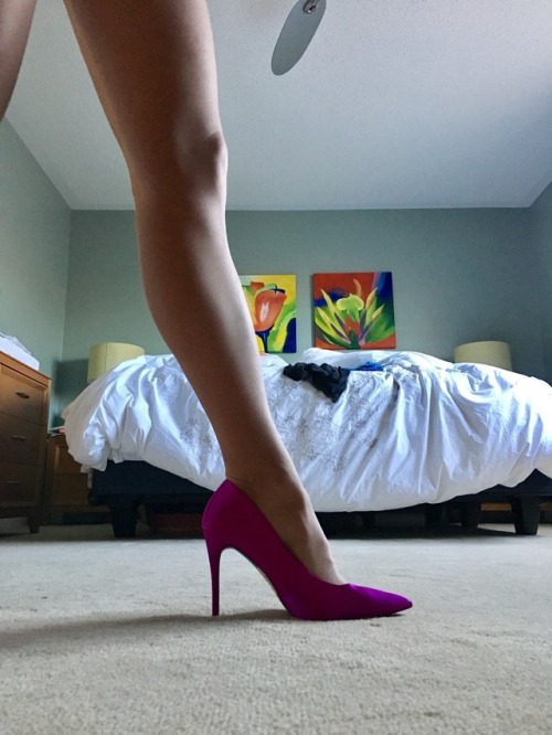 mykinks18plus: mygorgeouslegs: Think my new skirt matches my heels well!