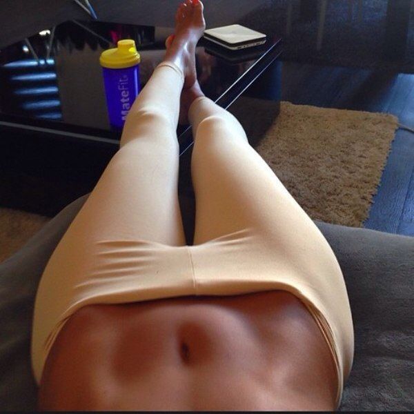 hottiesinyogapant:  Feet on the table