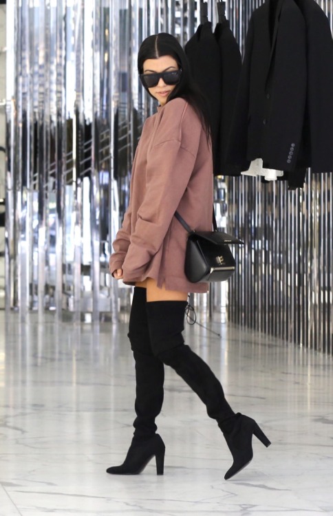 xflawlesskourt:  kourtney slays.