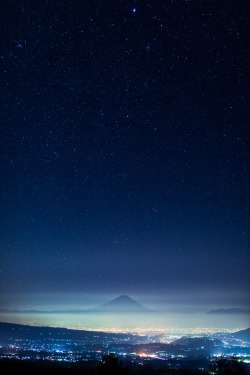 fuckyeahjapanandkorea:  Japan and Mt Fuji