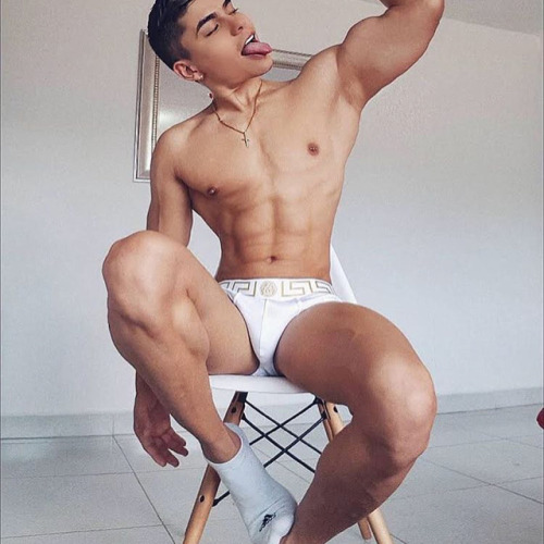 jollycollectorkryptonitesforafhy:Hey love, let’s do some love.
