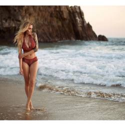 alyssabarbara:  My happy place 😊 Photo @dreamstatephotos  #alyssabarbara #NewportBeach #California #summernights #beachbum #mermaid