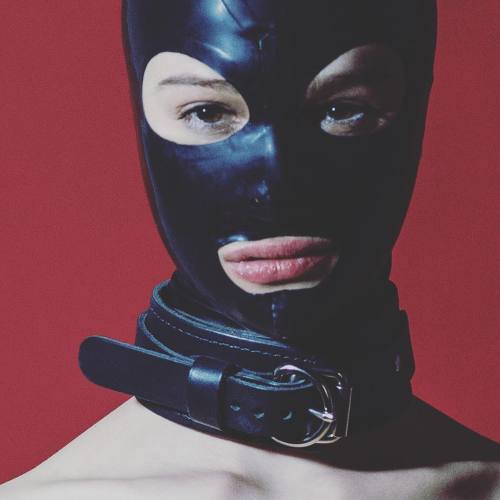 @larissa_simpson #blastpicsprojectredpaper#bdsmlifestyle #newyork #latexhood#nyc#latexgirls#latexfet