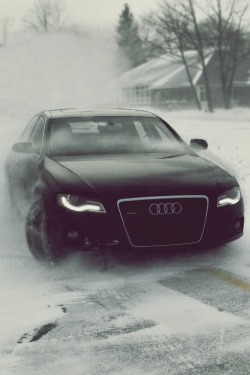 johnny-escobar:  Audi A4…parking lot driftin’