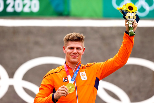 dutch-nt: Niek Kimmann of Team Netherlands poses with the gold medal after the Men’s BMX final