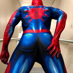 captnspandex:  Nothing to see here… move