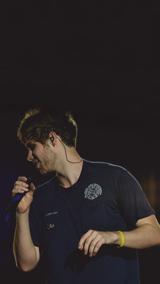 Luke Hemmings Lock-screens.