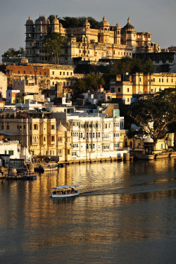 breathtakingdestinations:  Udaipur - India (von marc_guitard) 