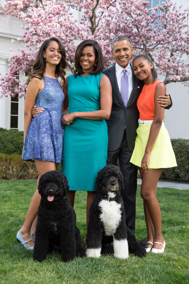 insidefashionista:
“ Did Malia and Sasha Obama Shoot a ‘Vogue’ Cover?
”
Familia…gosto dessa foto.