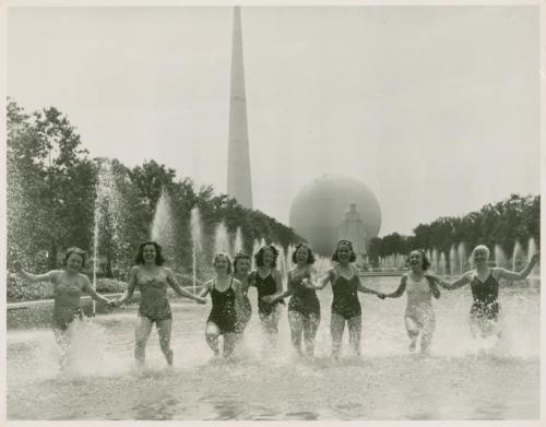 New York World’s Fair 1939Source: NY Public LibraryShowgirls frolicking in the big reflecting pond. 