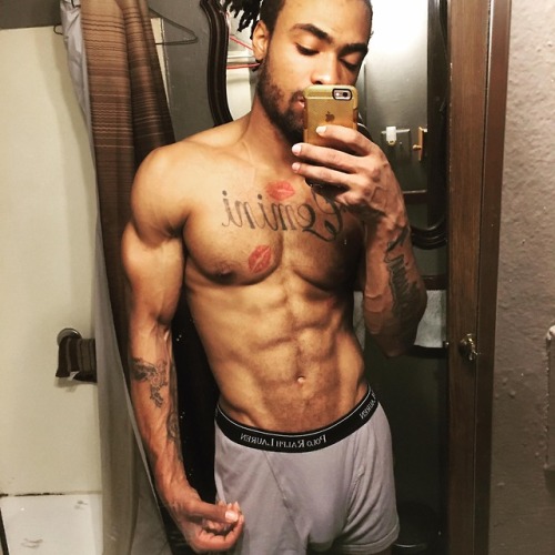 fuckyeahmenwithlocs: swagmoongentlemen: Thirst Trappin’