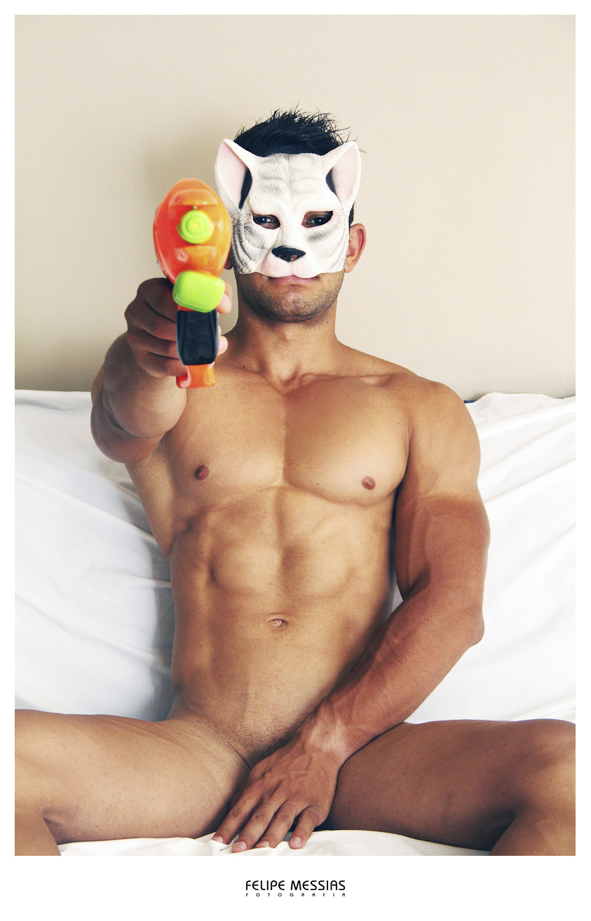 messiasforsale:  &ldquo;Gato Escaldado&rdquo; #10, from Urban Animals series.