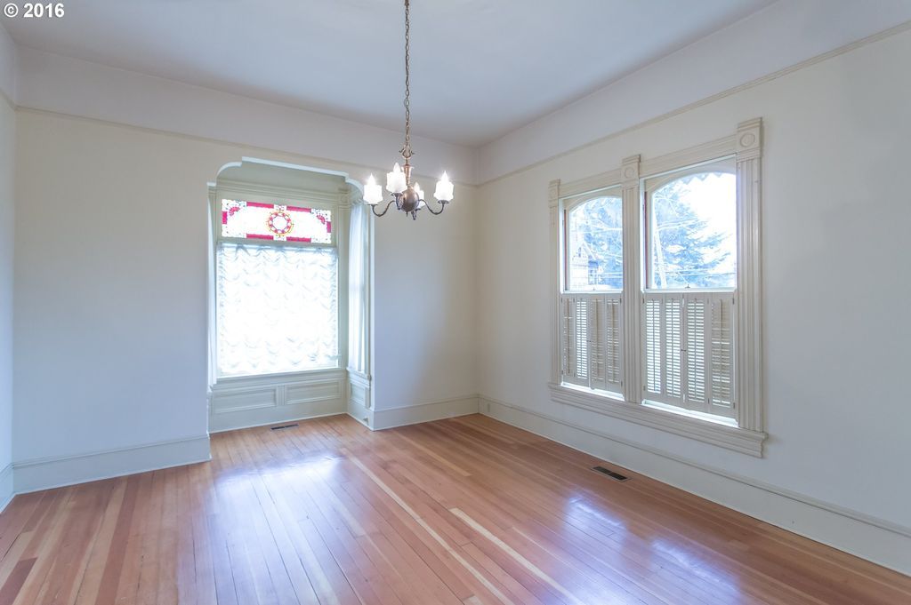 househunting:  $304,291/3 brAlbany, OR  For an old Victorian that is very well kept