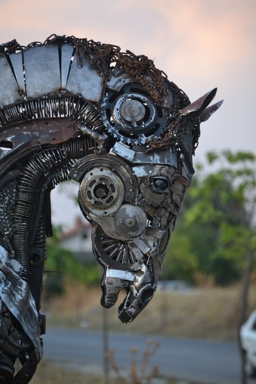 mindofalyx: steampunktendencies: Mercury, a scrap metal horse by turkish artist cem özkan 