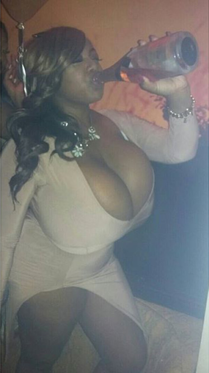 extremebodiez:  drunk poetry cleavage 
