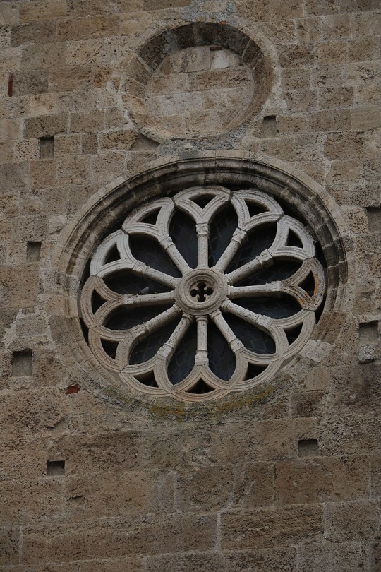 malemalefica:   ‪The beginning of the construction of the Cathedral of Anagni (Italy) in its current form dates back to San Pedro de Salerno,bishop of Anagni from 1062 to 1105. The most remarkable is its crypt, which they call the Sistine Chapel of
