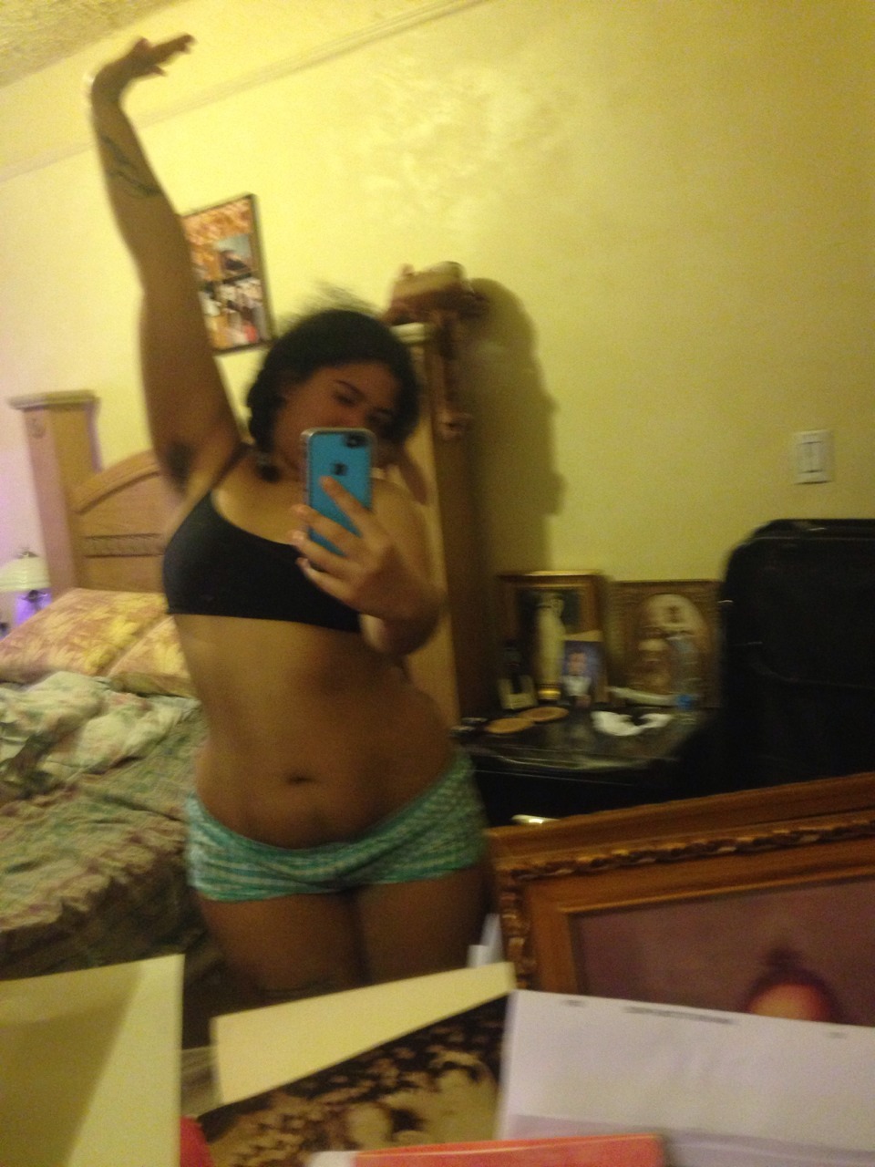 wutangwookie:  thracianprincess:  Have some blurry mirror pictures.  omfg let me
