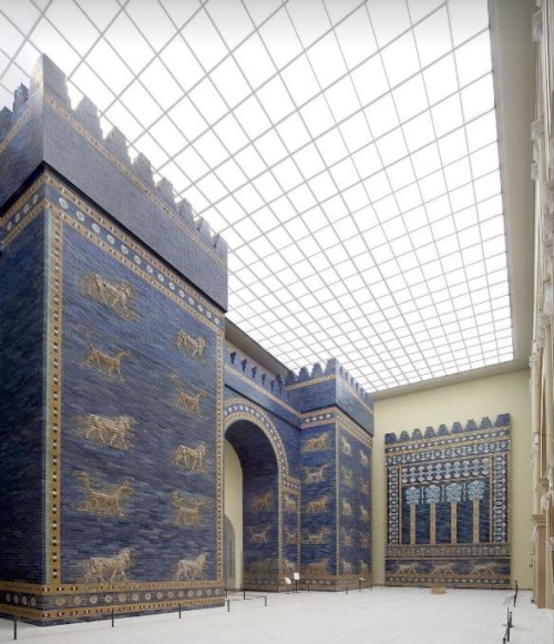 @shiningjasmin Ishtar Gate from Babylon. 604-562 BC. Currently preserved at the Pergamon Museum of B