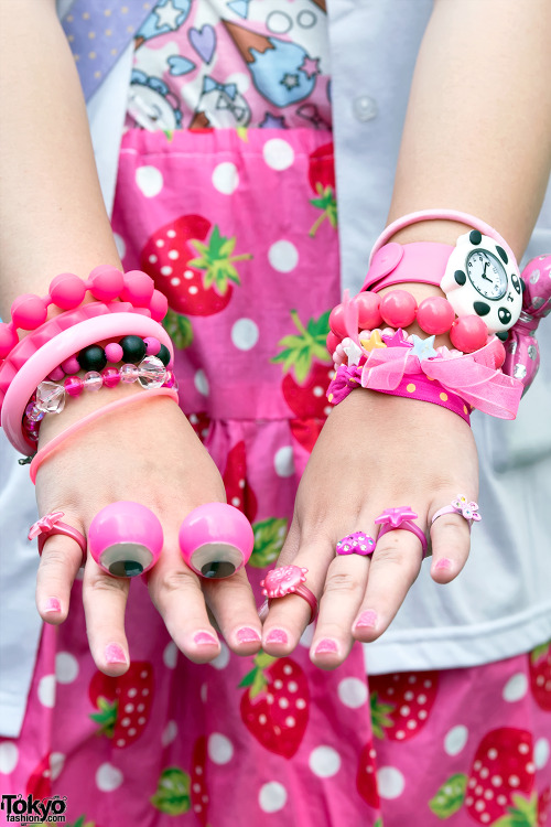 Always fun and colorful Japanese high school student Tsunamayo Milk on the street in Harajuku wearin