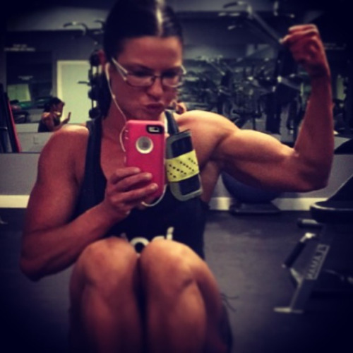 fitbitchfitness:  @denisekominetsky: Just because it’s #flexibitionfriday… Follow the Fit Bitch!