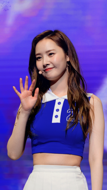 『WOOHEE』saved? reblog or like© fantaken owners