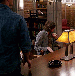jessica-bones-winchester:  futuredeansthighholster:  winchesterandwinchester:  The way that Jensen is always engaged in the scene, even just something as small as having Dean touch the low table, is beautiful. I mean this shot is not about him, three