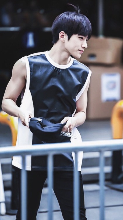 kpapers97:  <<Myungsoo Wallpaper>>  —-> Requested  Infinite’s L