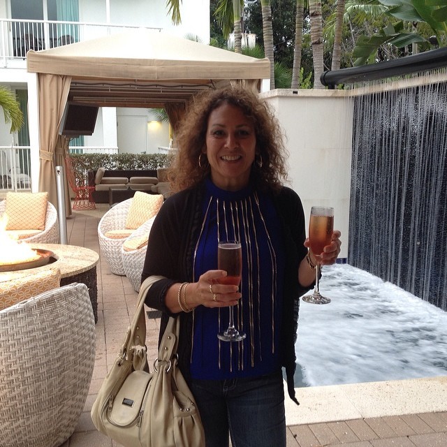 Drinks by the pool and fire pit with  my mom #mom #miami #love #pool #drinks #kirroyale