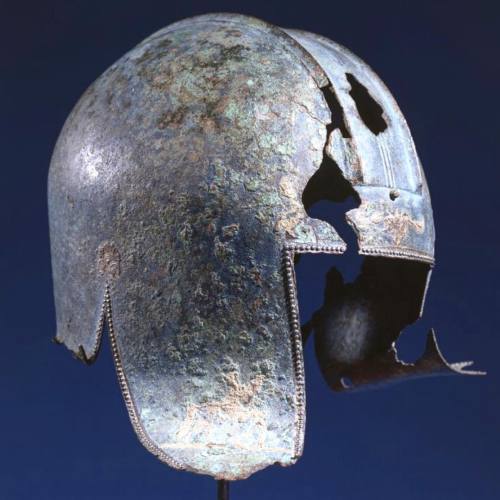 Bronze helmet of Illyrian type inscribed with a dedication in Greek Boeotian script.Greek.500 BC.Fou