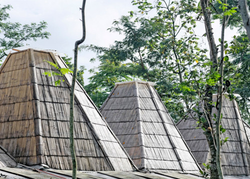 dezeen: This house for two retired lecturers in the Indonesian city of Salatiga was designed with mu