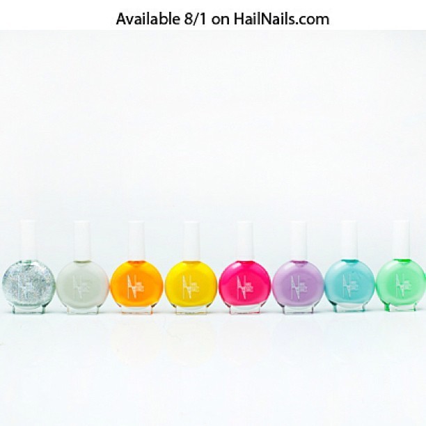 Say hello to Dipped Set! If you go to Hailnails.com today and subscribe, you’ll get a special offer on these goodies. #nailpolish #hailnails #nailart #inad #glitter